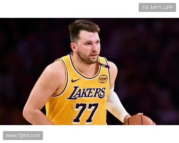 东契奇:滑倒三分是故意设计的 外界杂音我不理 东契奇:滑倒三分是故意设计的 外界杂音我不理